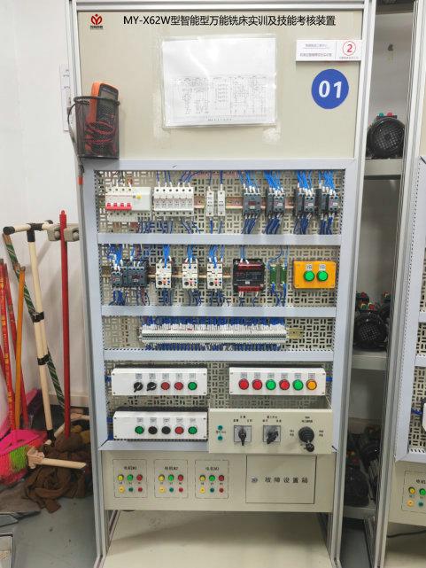 智能型萬(wàn)能銑床實(shí)訓(xùn)及技能考核設(shè)備